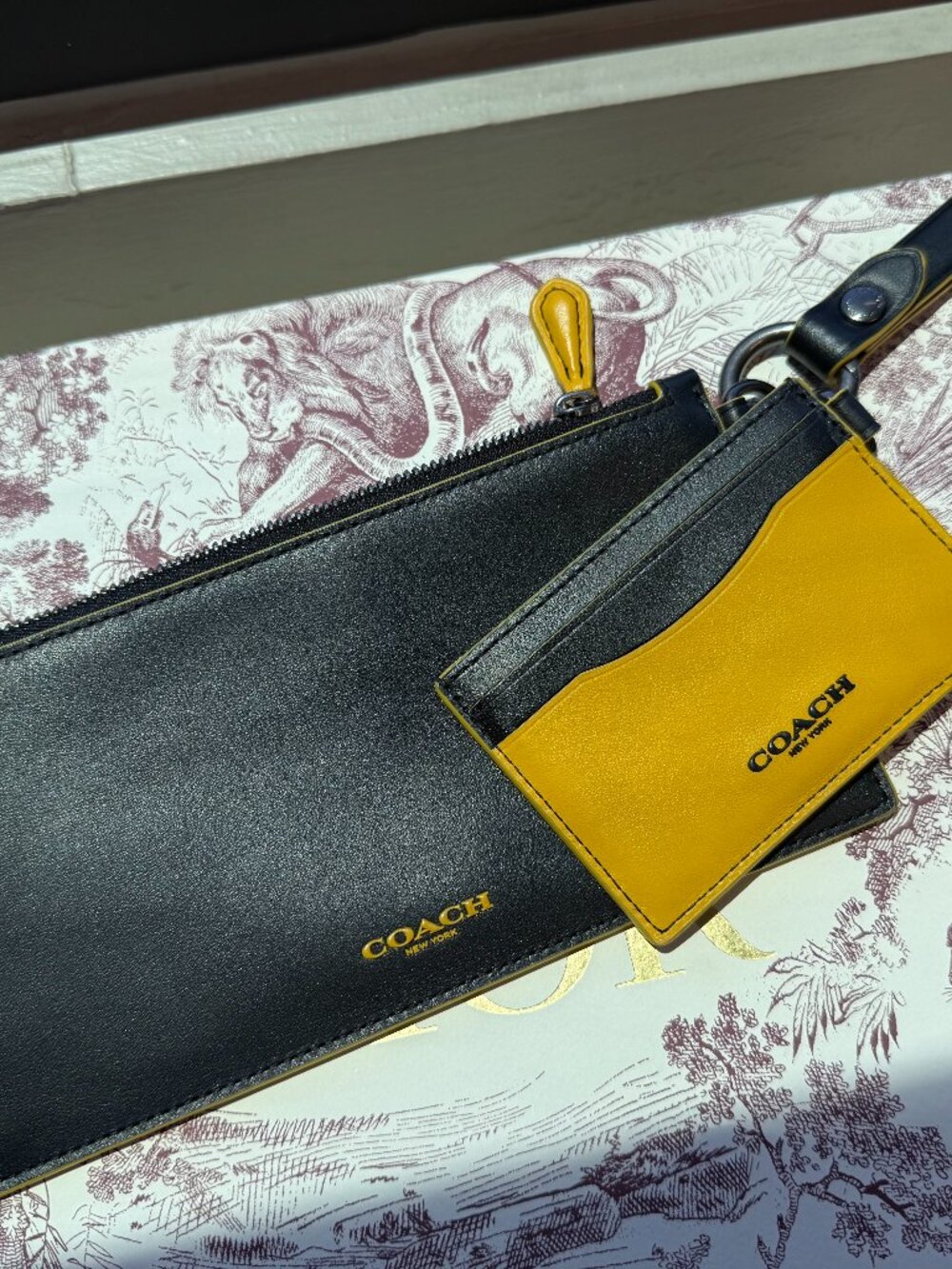 COACH Sling Trio Wristlet/Card Case in Colorblock-Black Leather Interior Lining - Picture 6 of 9